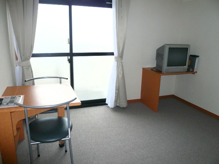 レオパレスラ・ポールの居間