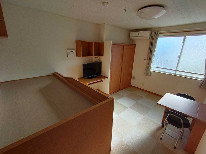 レオパレスシャンテCの居間