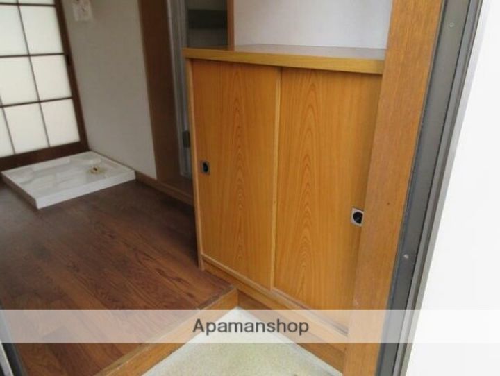 東京都西東京市南町3丁目の賃貸アパートの玄関