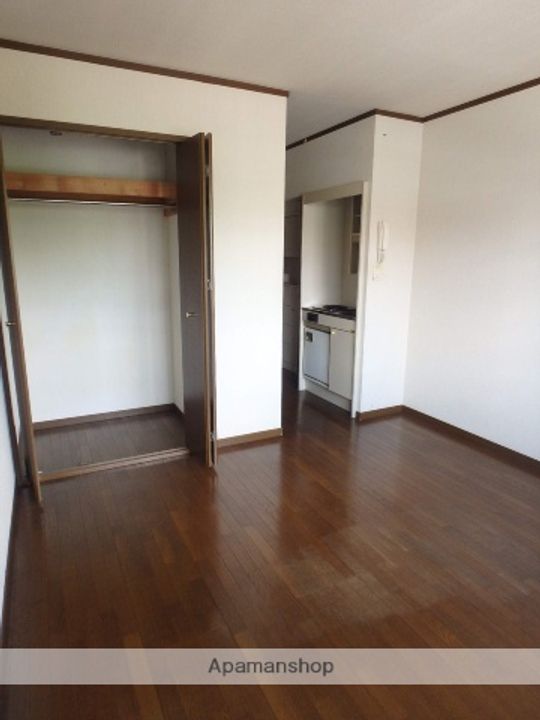 東京都小金井市前原町3丁目の賃貸アパートの居間