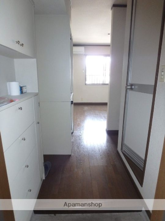 東京都小金井市前原町3丁目の賃貸アパートの玄関