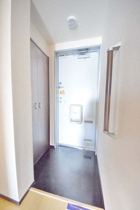 レオネクストブラウニー国立の玄関