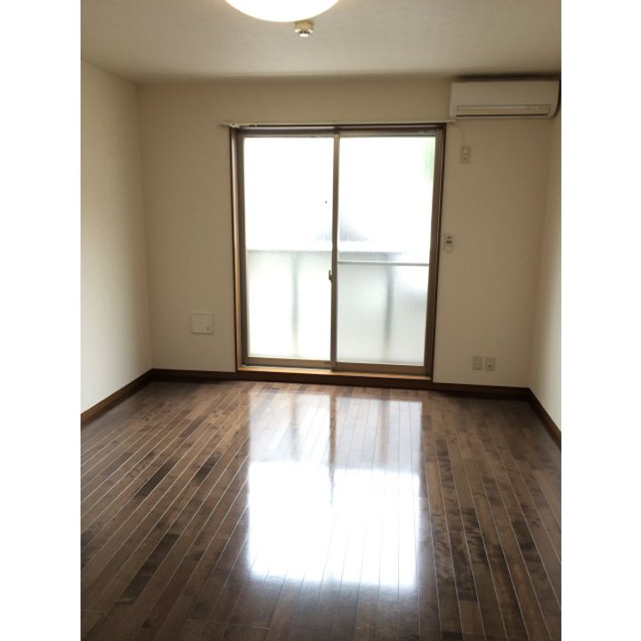 アムール エタンの居間