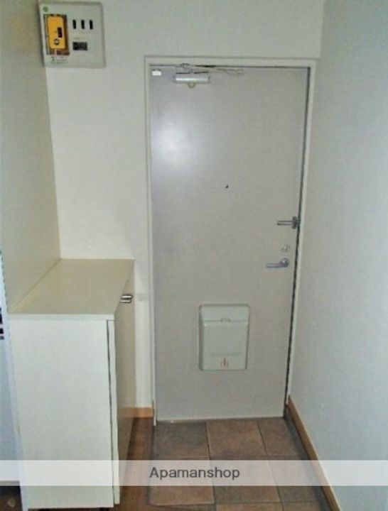 東京都武蔵野市関前2丁目の賃貸アパートの玄関