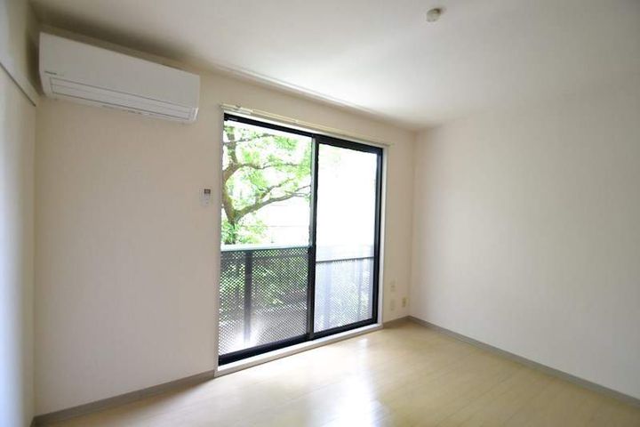 東京都東中市府中町1丁目の賃貸アパートの居間