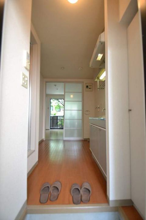 東京都東中市府中町1丁目の賃貸アパートの玄関