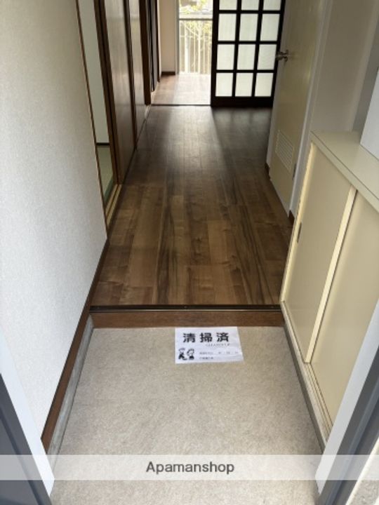 REDEAL子安町の玄関