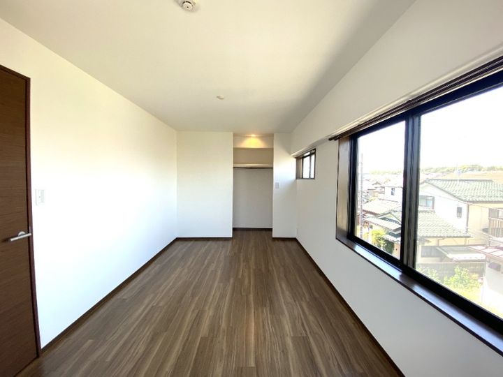 東京都小平市津田町3丁目の賃貸マンションの居間