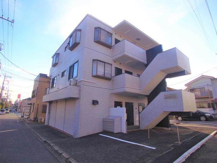 東京都小平市津田町3丁目の賃貸マンションの外観