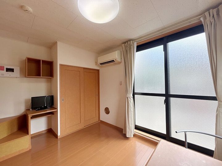 レオパレスラインホルト立石の居間