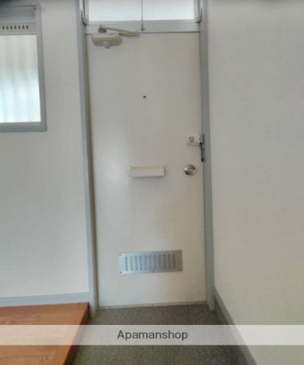 東京都江戸川区篠崎町4丁目の賃貸アパートの玄関