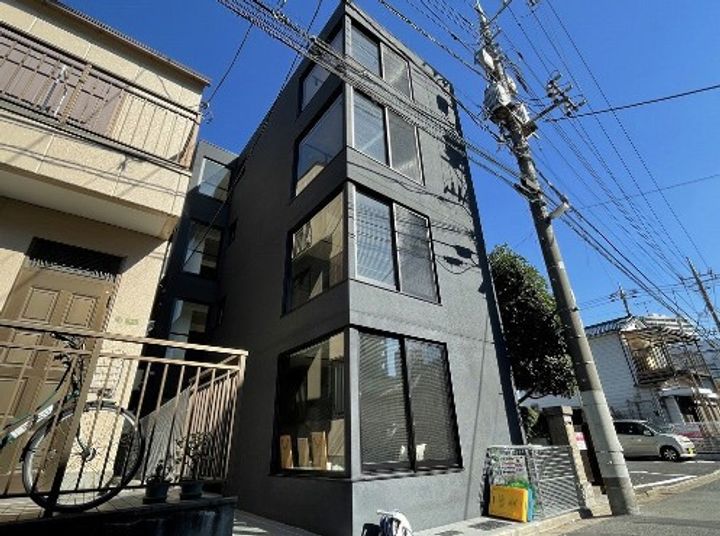 TRIAS333の外観
