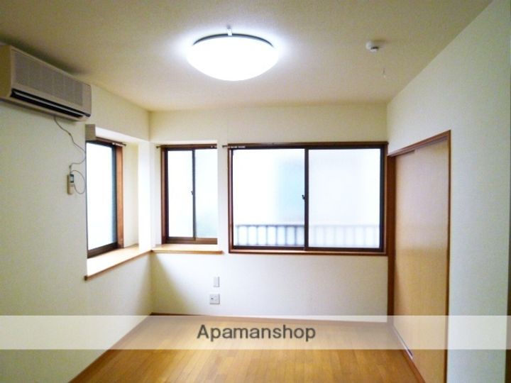 ハイツクレッセントの居間