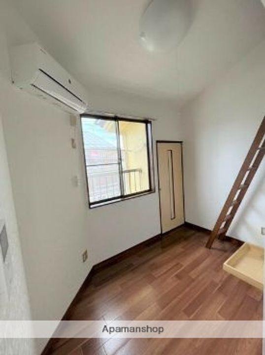 東京都小平市上水南町1丁目の賃貸アパートの居間