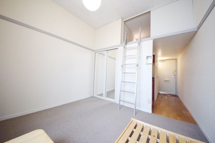 レオパレスサンフローラの居間