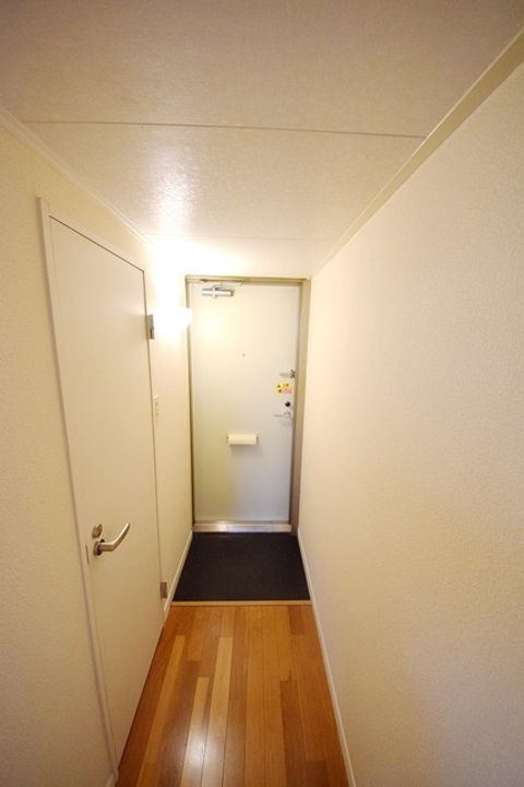 レオパレスサンフローラの玄関