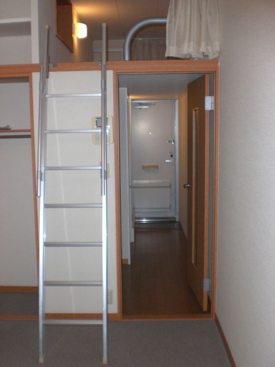 レオパレスチェリーガーデンC109の玄関