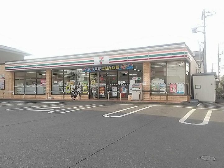 レオパレスカトレアの周辺