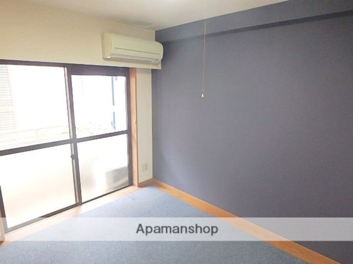 東京都国分寺市本多4丁目の賃貸マンションの居間