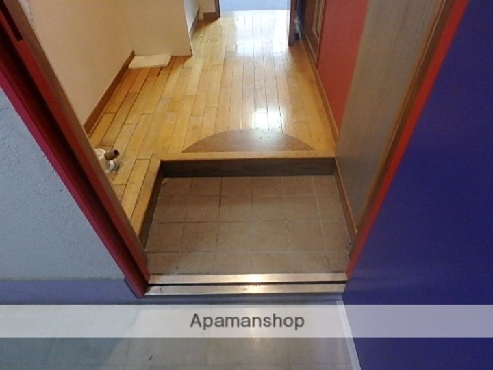 東京都国分寺市本多4丁目の賃貸マンションの玄関