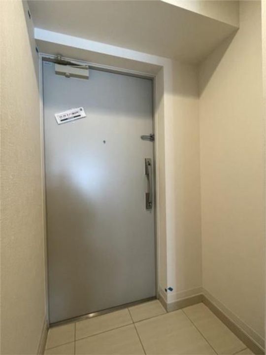 クリスタルガーデン ソレイユの玄関