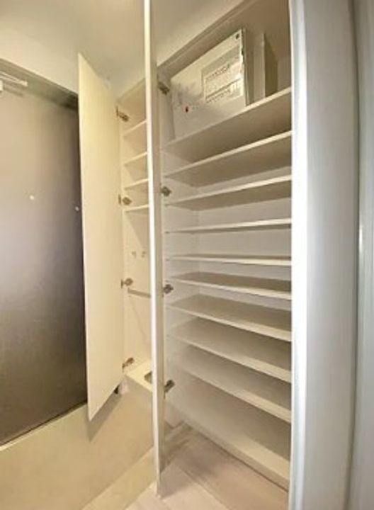 パークアクシス板橋本町ステーションゲートの玄関