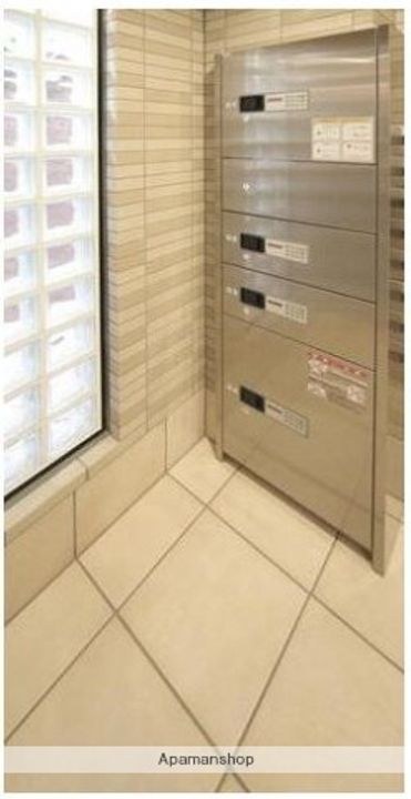東京都目黒区柿の木坂2丁目の賃貸マンションの外観