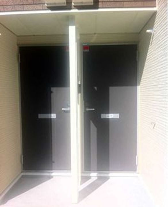 レオネクストレインボーヒルズの玄関