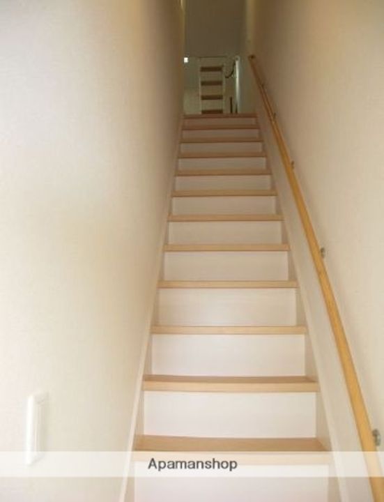 東京都杉並区宮前3丁目の賃貸アパートの玄関