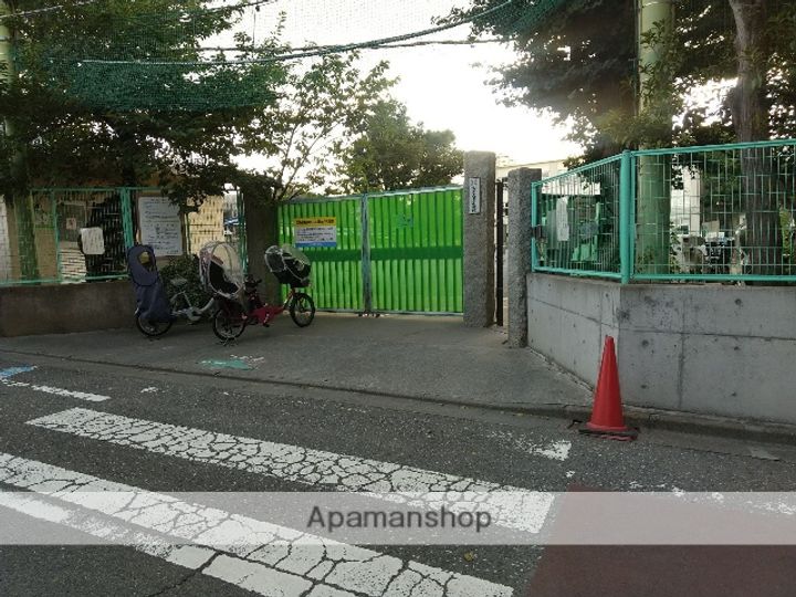 東京都杉並区下高井戸3丁目の賃貸アパートの周辺