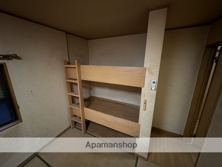 レジデンス西戸部203の居間