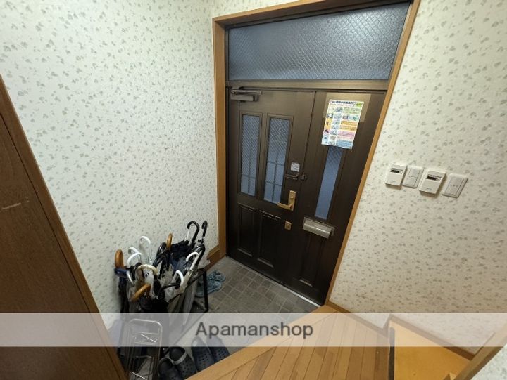 レジデンス西戸部203の玄関