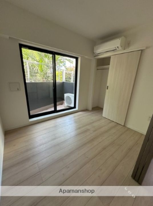 東京都目黒区目黒4丁目の賃貸マンションの居間