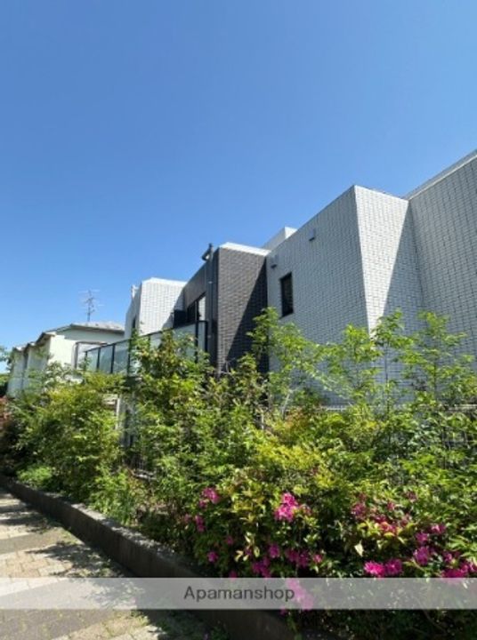 東京都目黒区目黒4丁目の賃貸マンションの外観