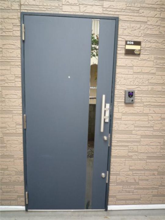 ヴァーグ弐番館の玄関