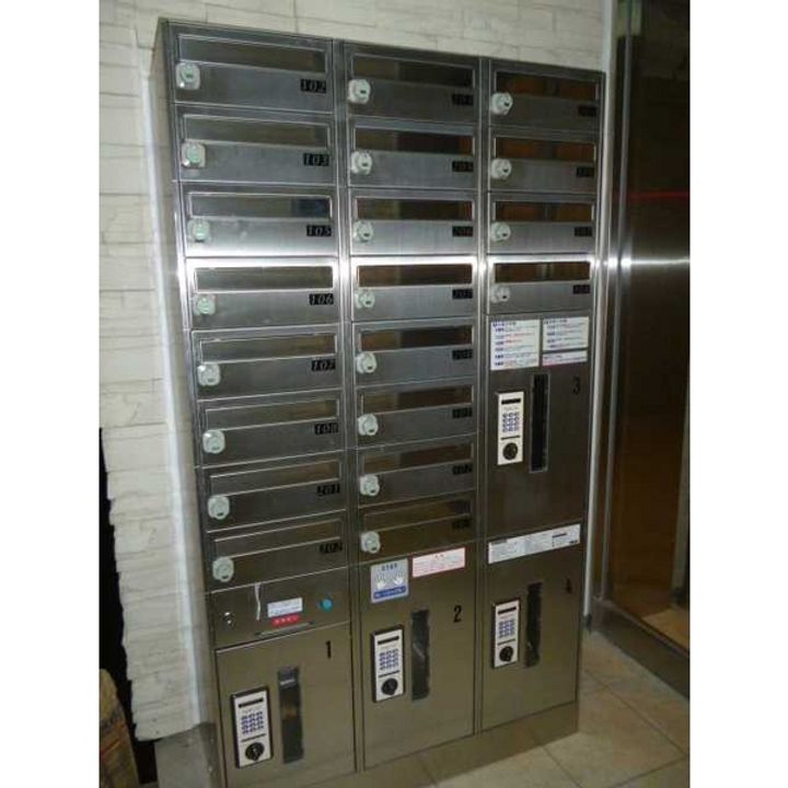 ラ・ヴィータの周辺