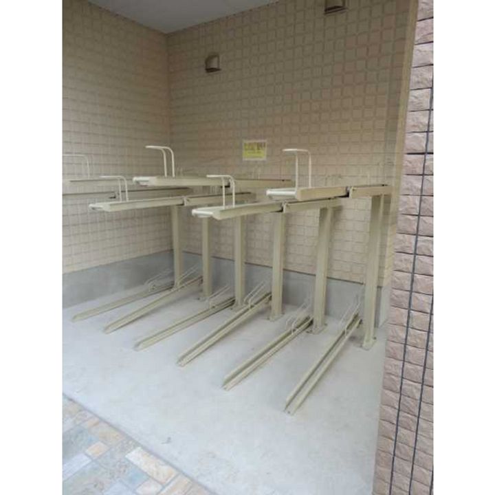 ラ・ヴィータの周辺