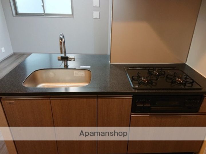 東京都足立区中川4丁目の賃貸マンションのキッチン