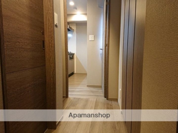 東京都足立区中川4丁目の賃貸マンションの玄関