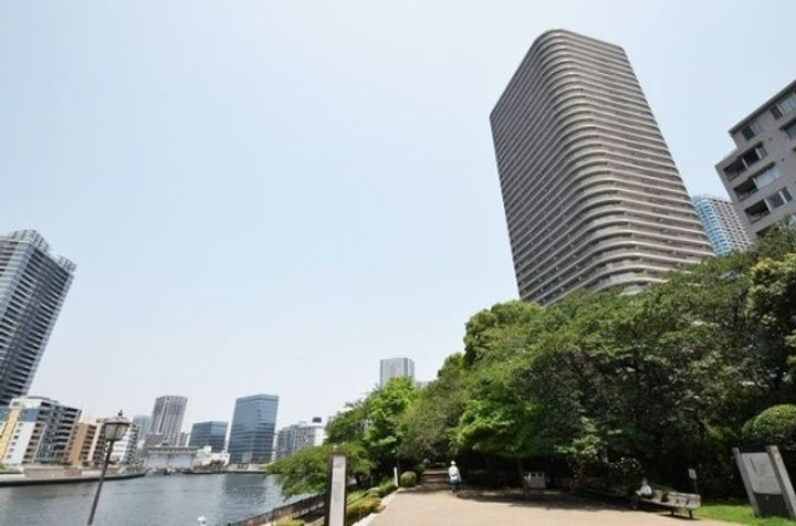 リバーポイントタワーの外観