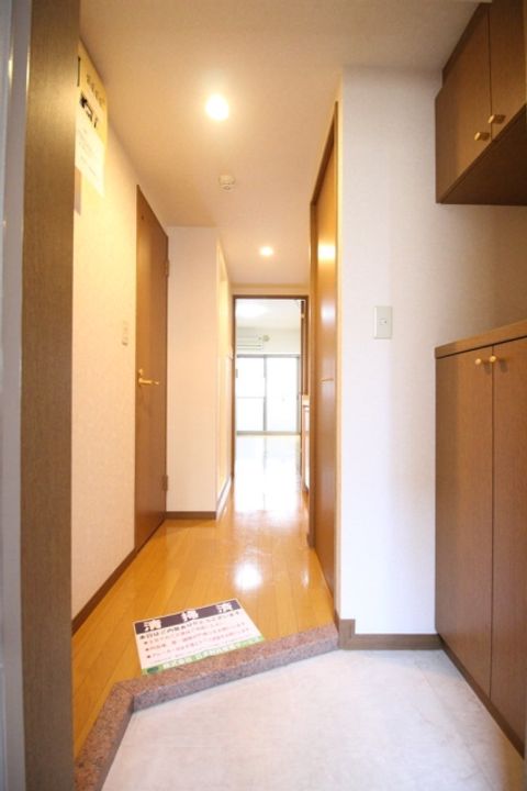 神奈川県川崎市中原区新丸子町の賃貸マンションの玄関