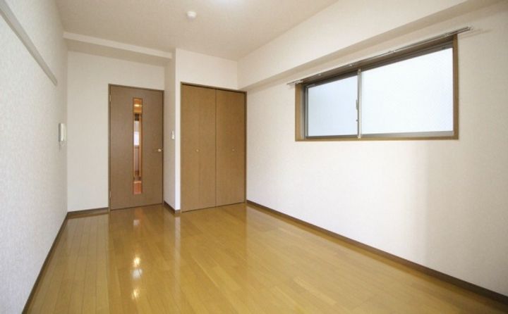 神奈川県川崎市中原区新丸子町の賃貸マンションの居間