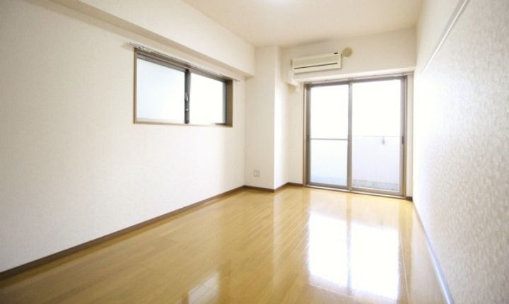 神奈川県川崎市中原区新丸子町の賃貸マンションの居間