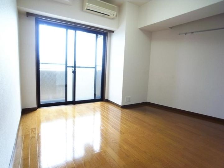 東京都目黒区青葉台3丁目の賃貸マンションの居間