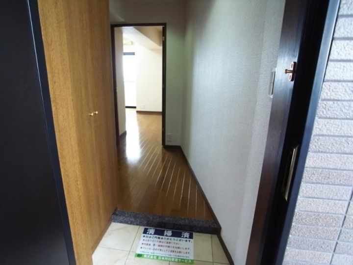 東京都目黒区青葉台3丁目の賃貸マンションの玄関