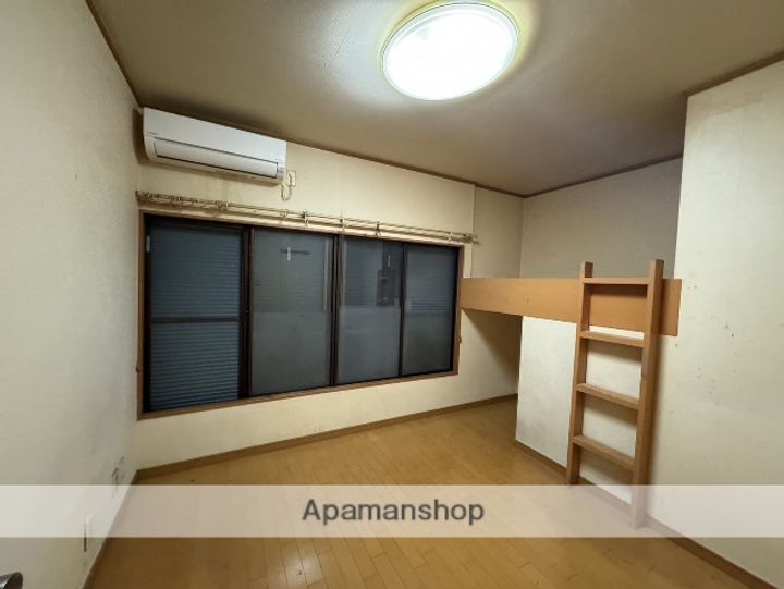 レジデンス西戸部201の居間