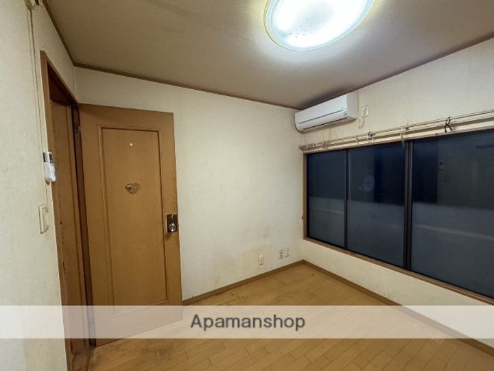 レジデンス西戸部201の居間