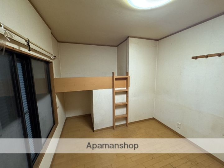 レジデンス西戸部201の居間