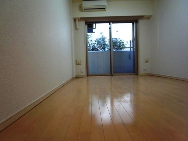 神奈川県川崎市高津区二子1丁目の賃貸マンションの居間