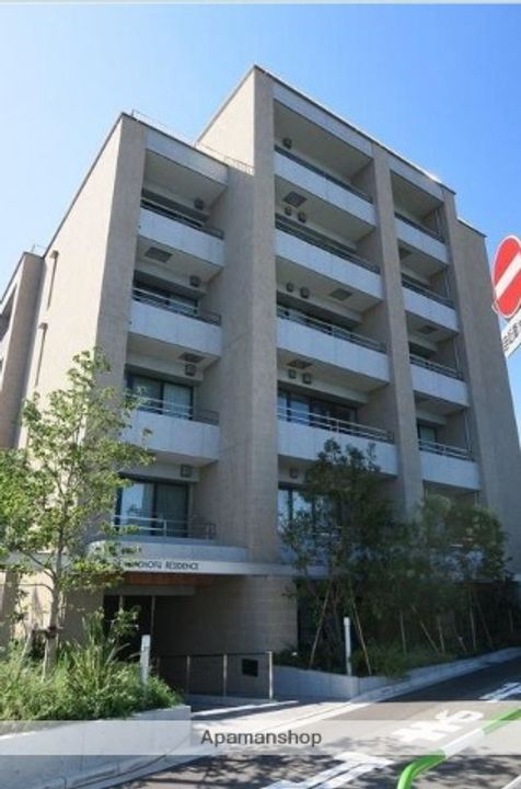 東京都世田谷区玉川田園調布2丁目の賃貸マンションの外観